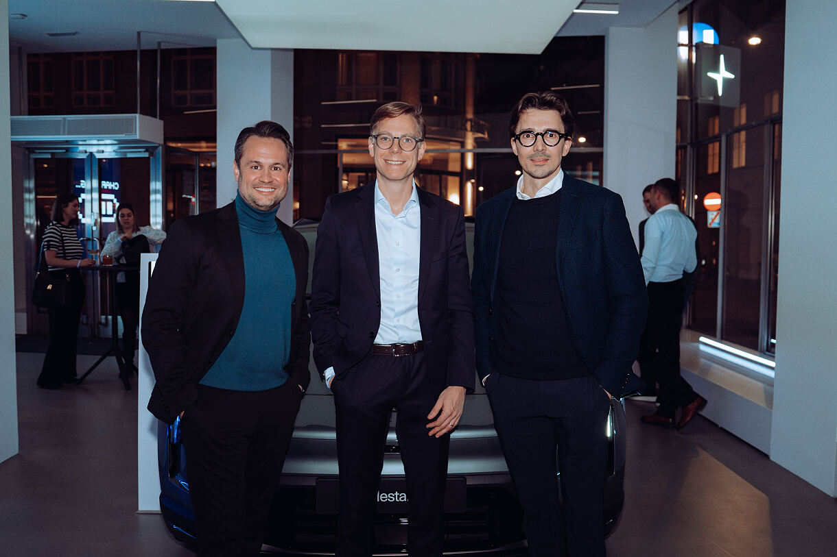 Matthias Schabetsberger (Geschäftsführer von Polestar Österreich), Eric Schulze (Senior Vice President Retail Mobility & Convenience bei OMV), Jan Grindemann (Head of Central Europe bei Polestar)