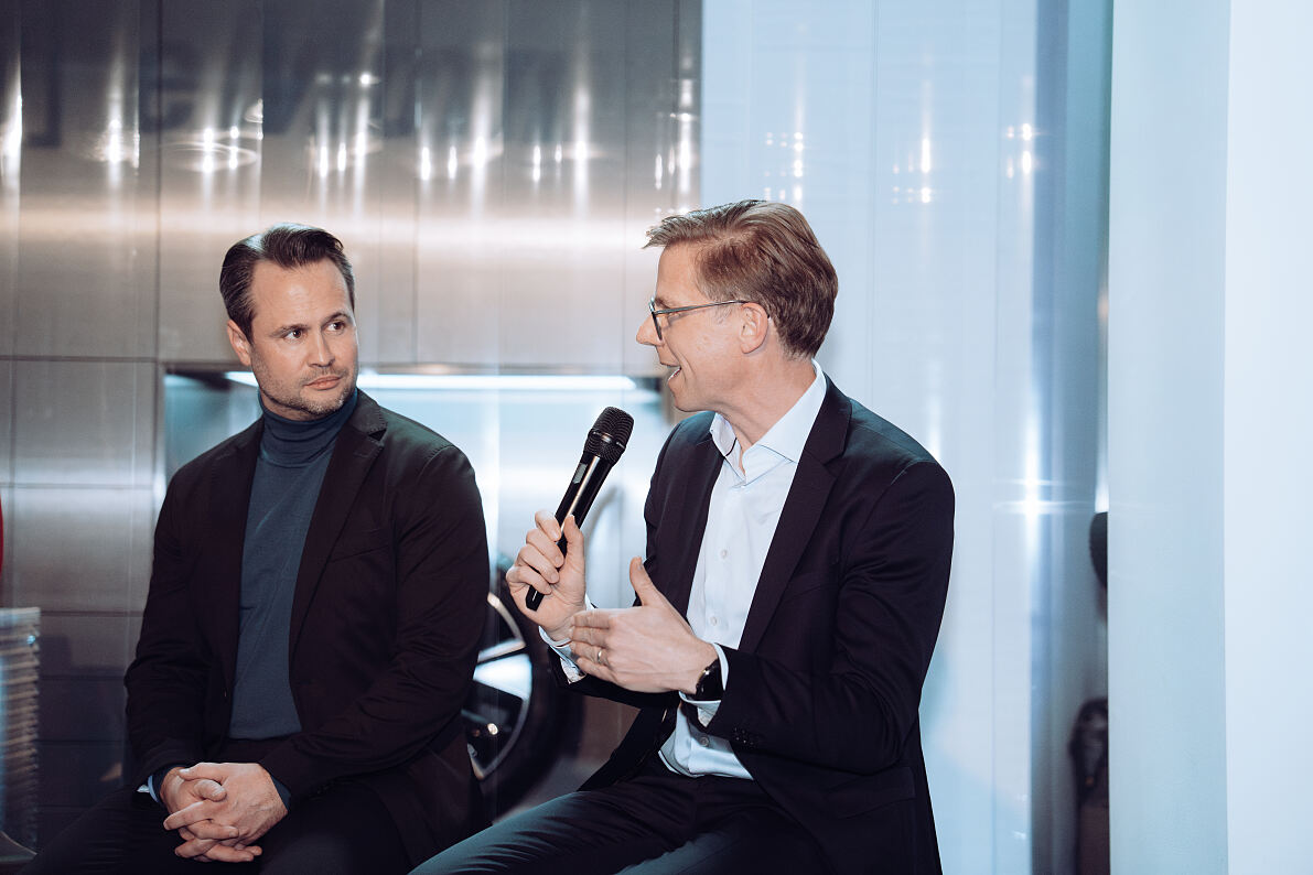 Matthias Schabetsberger (Geschäftsführer von Polestar Österreich), Eric Schulze (Senior Vice President Retail Mobility & Convenience bei OMV)