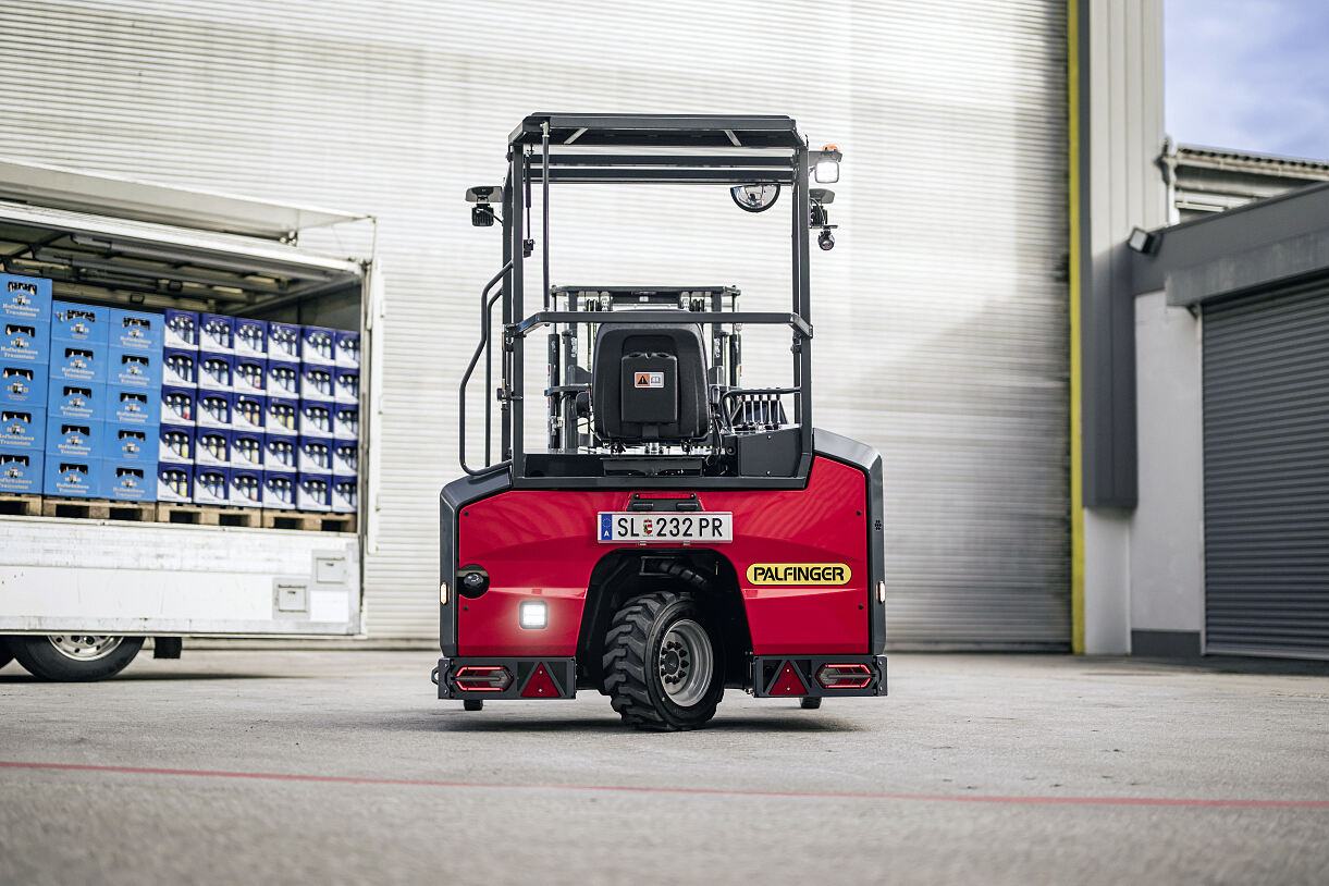  PALFINGER launches compact Middle-Seat Truck-Mounted Forklift