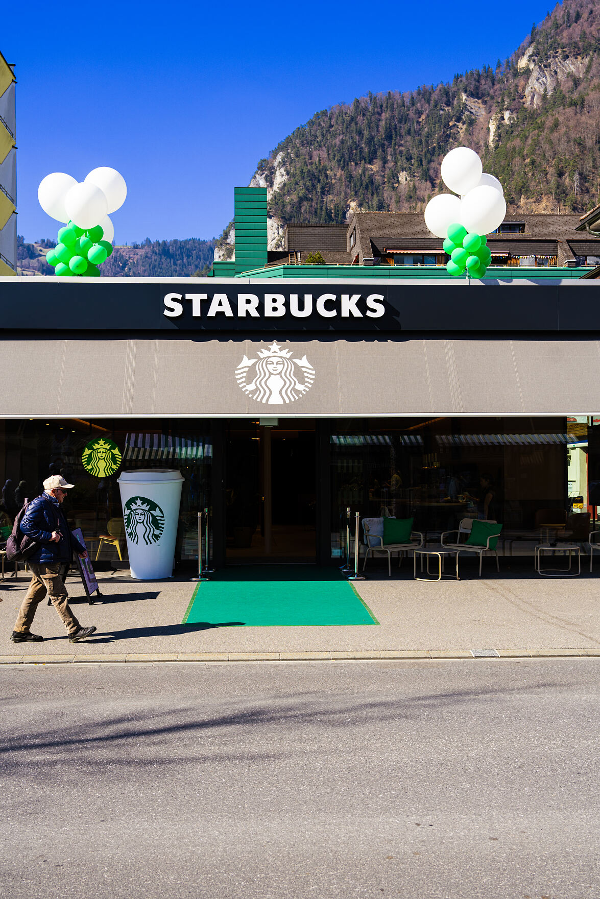 Starbucks Opening Interlaken