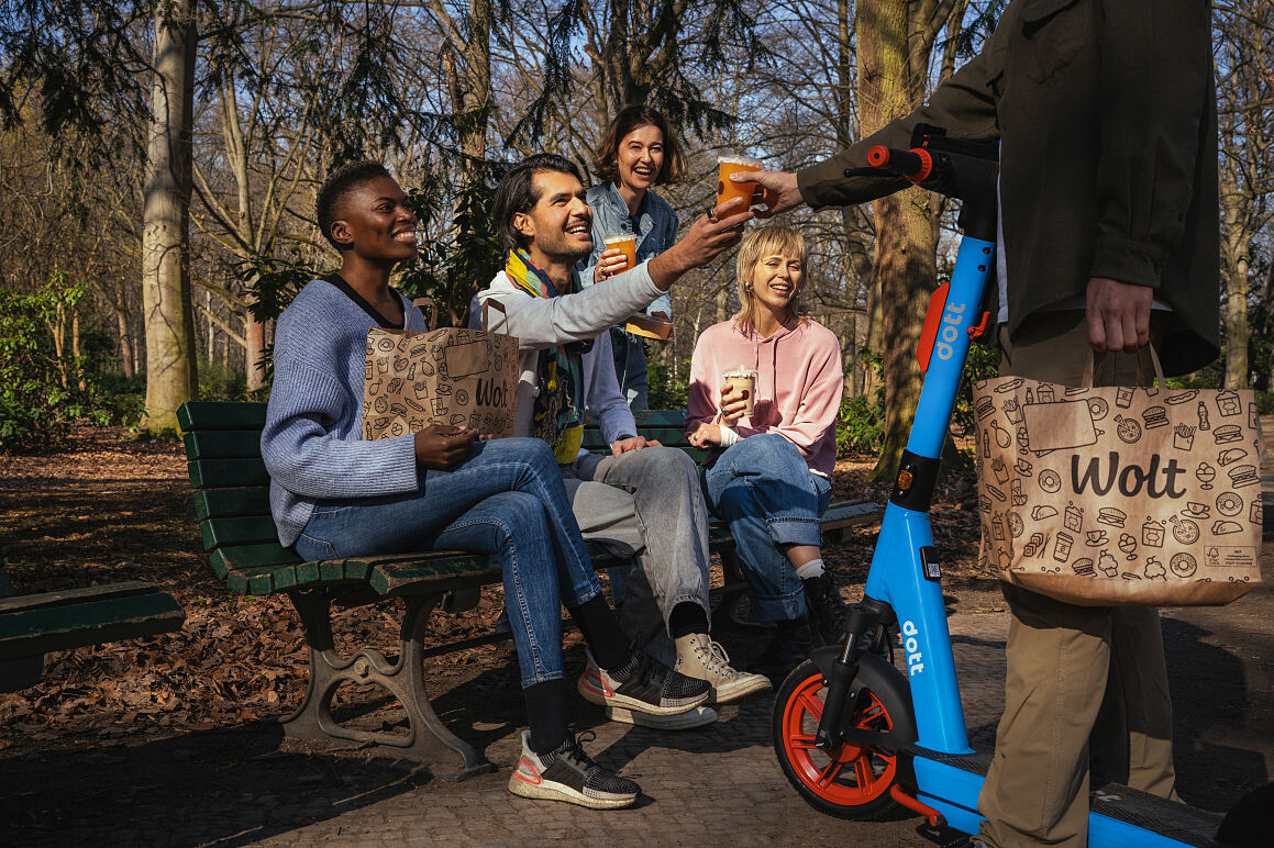 Wolt integriert Mobilität in Wolt+ durch Partnerschaft mit Dott