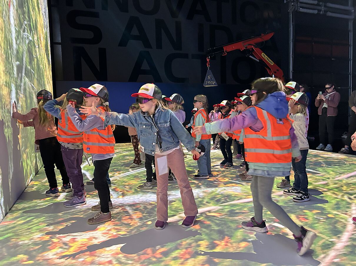 Zwei Initiativen, ein Ziel: PALFINGER machte am 23. April in Lengau Technik für Mädchen erlebbar und weckte Interesse an MINT-Berufen. 