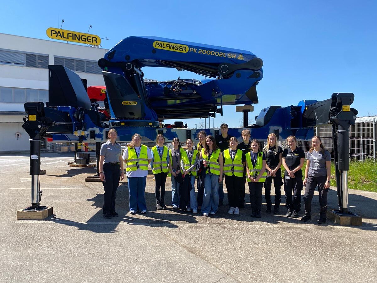 Die Teilnehmerinnen des Girls’ Day bei PALFINGER in Lengau erhielten praxisnahe Einblicke in MINT-Berufe und erkundeten ihre eigenen Stärken.