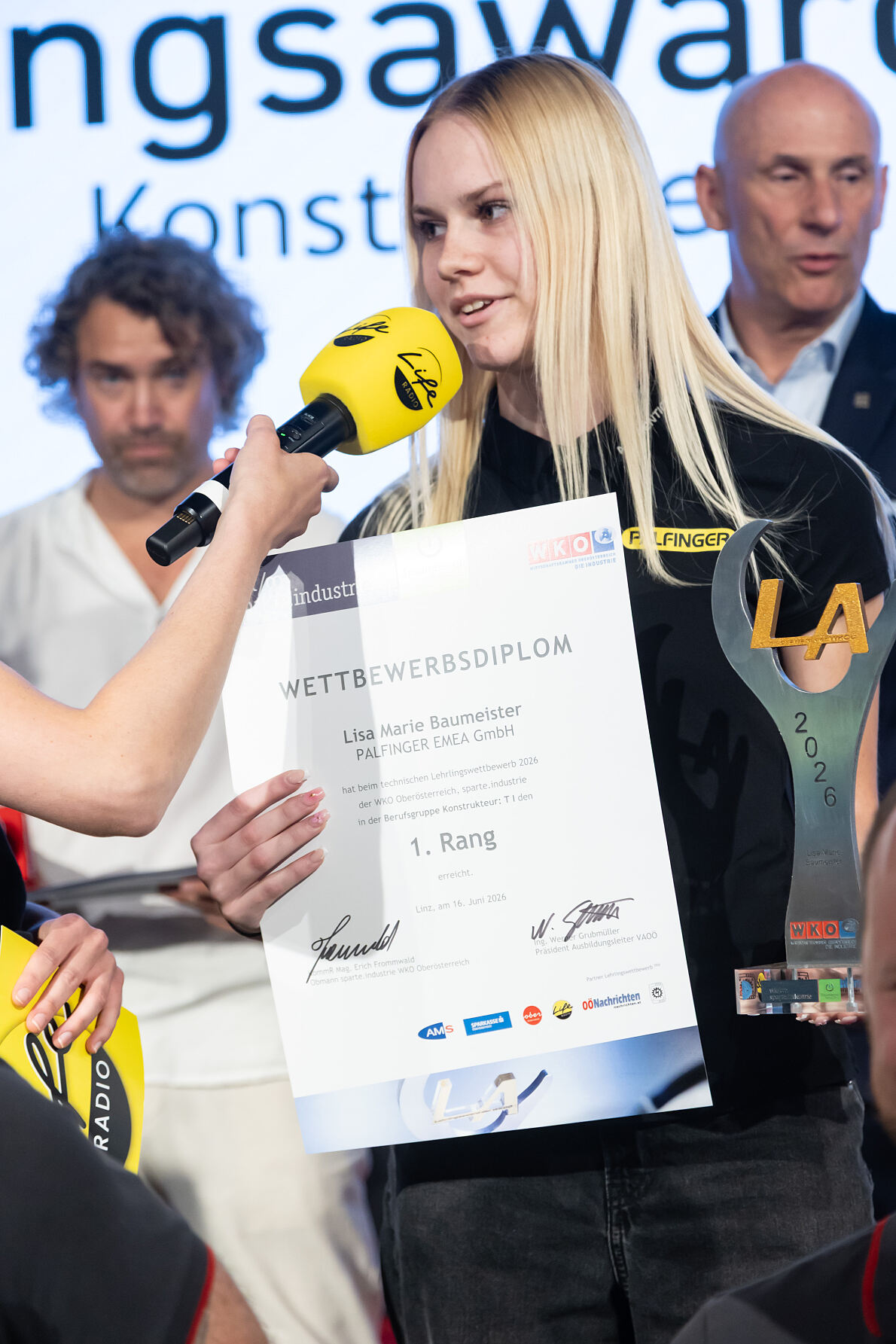 „Frau in der Technik“ und Platz 1 unter den Konstruktionslehringen: PALFINGER Talent Lisa Baumeister zeigte beim oberösterreichischen Lehrlingswettbewerb groß auf.