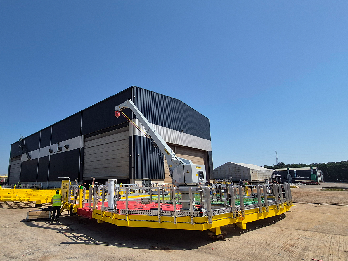 Ein PF 160-5m Davit-Kran von PALFINGER für den Offshore-Windpark East Anglia TWO. 