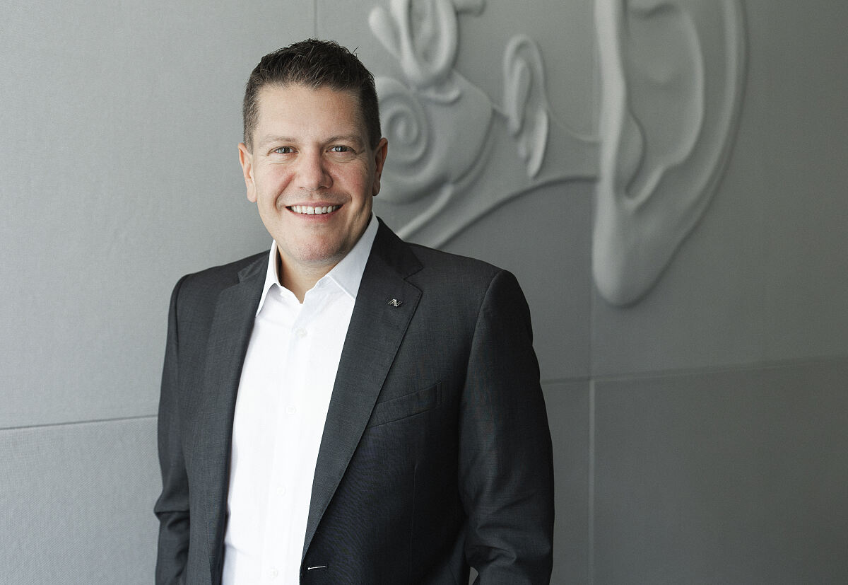 Hörakustikexperte Lukas Schinko, CEO der Neuroth-Gruppe