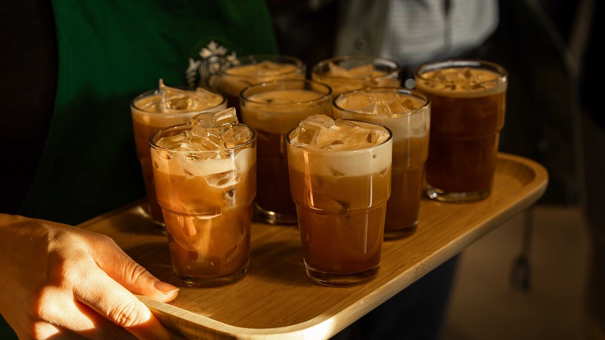 Eröffnung Out of the Green Starbucks Coffee House Central