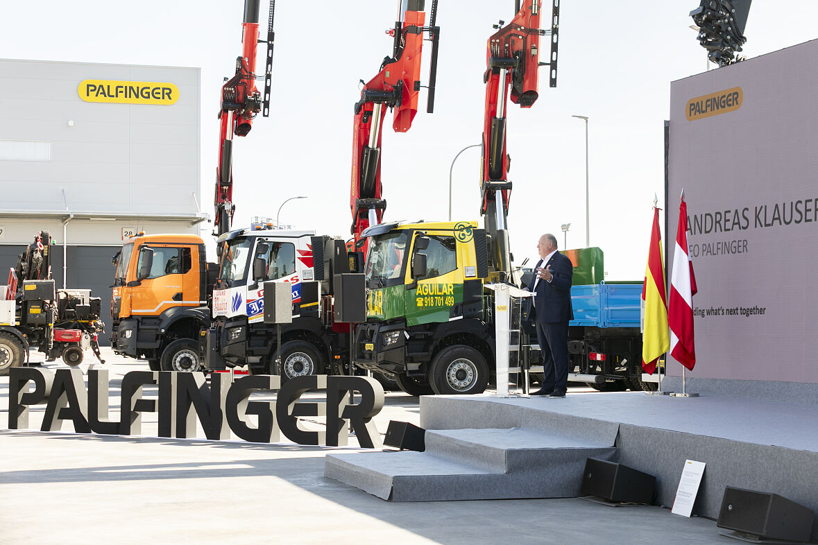 Andreas Klauser, CEO von PALFINGER, unterstreicht in seiner Rede die strategische Bedeutung des neuen Standorts für PALFINGER und den spanischen Markt.
