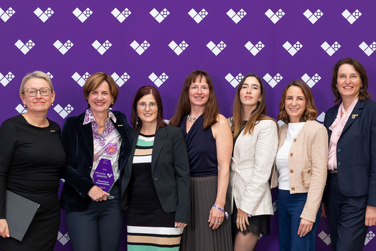 Gemeinsam mit dem Projekt-Team nahm CHRO Maria Koller den HR Inside Award für den Sieg in der Kategorie „Diversity & Sustainability“ entgegen.