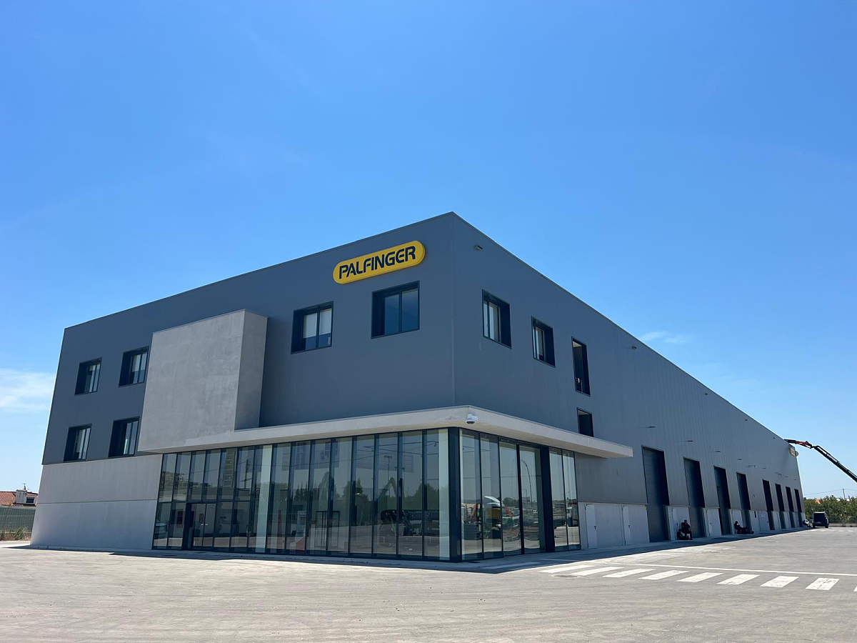 The new Sales & Service Hub in Lisbon expands operational capabilities and brings PALFINGER closer to its customers. 