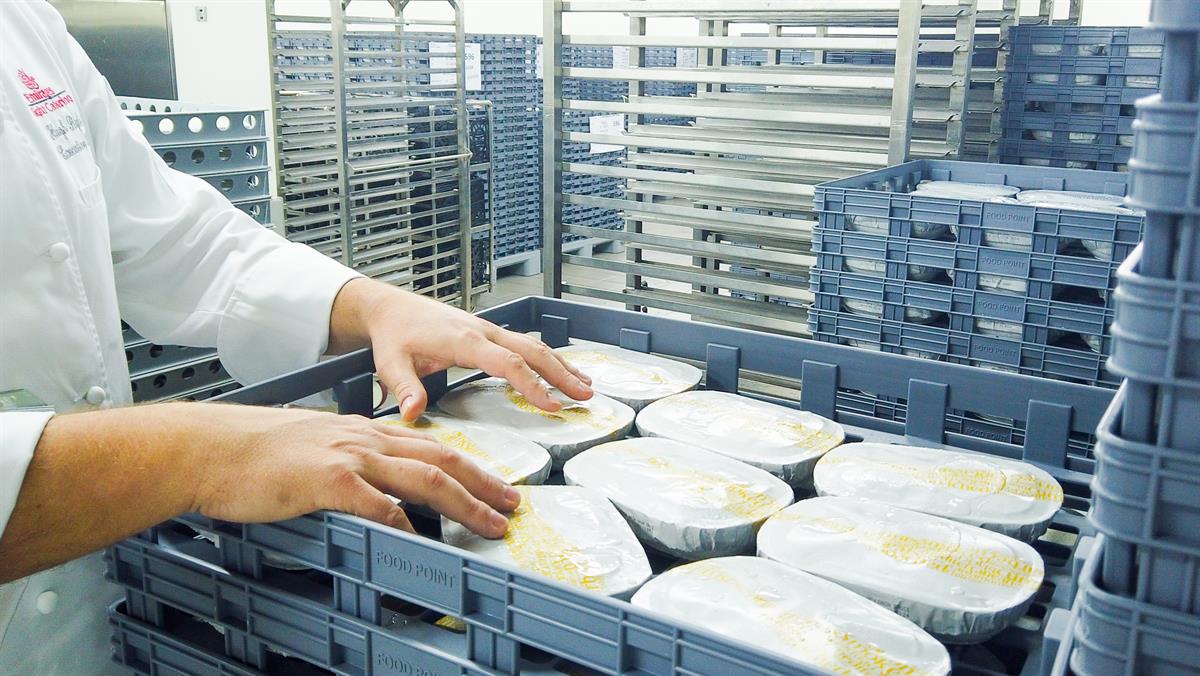 Emirates Flight Catering spart Verpackungsmaterial