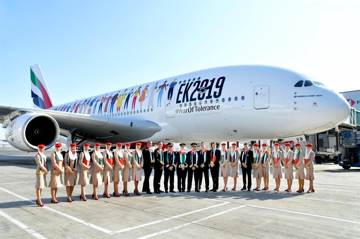 Die 22-köpfige Cabin Crew von EK 2019, bestehend aus 18 verschiedenen Nationalitäten