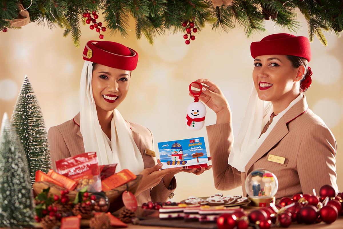 Cabin Crew mit Lumi, dem Schneemann