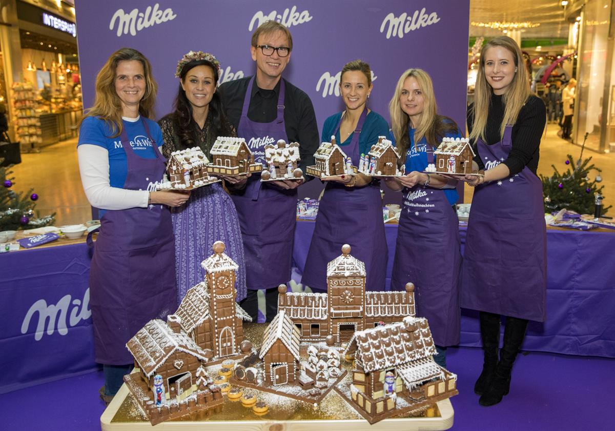 Milka Schokohaus Event Salzburg v.l.n.r. Birgit Fux (CEO der Make-A-Wish Foundation®); Cooking Catrin, Ludwig Askemper (Managing Director Mondelez Österreich), Michi Kirchgasser, Pia Kleihs (make-a-wish), Elisabeth Puttinger (Mondelez) 