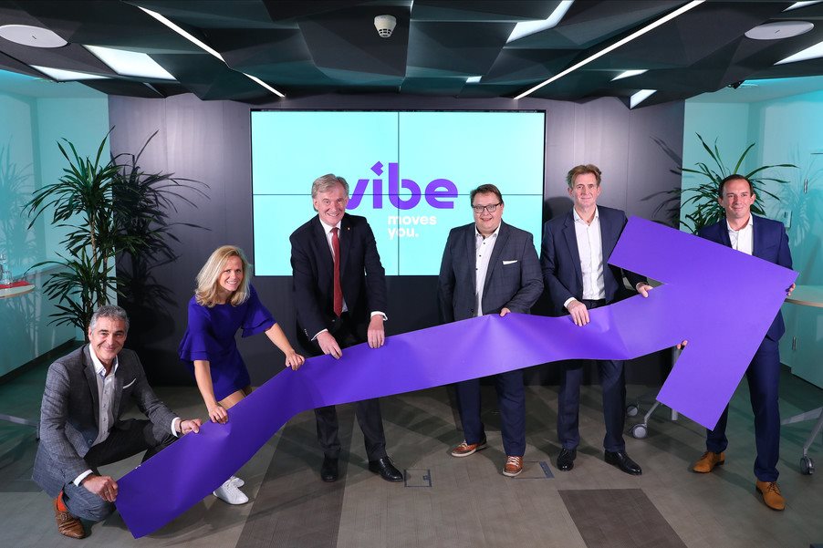 Gruppe Pressekonferenz vibe boost