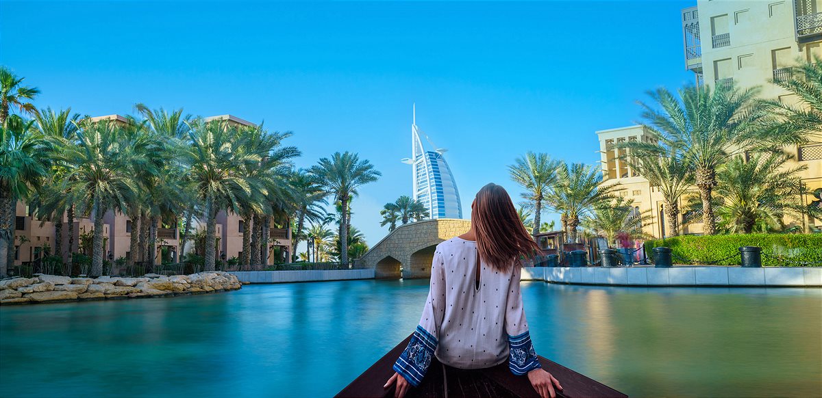 Mit dem My Emirates Pass wird die Emirates Bordkarte in eine Mitgliedskarte mit Vergünstigungen für über 450 Restaurants, Freizeiteinrichtungen und Einzelhandelsgeschäften in den VAE  verwandelt.