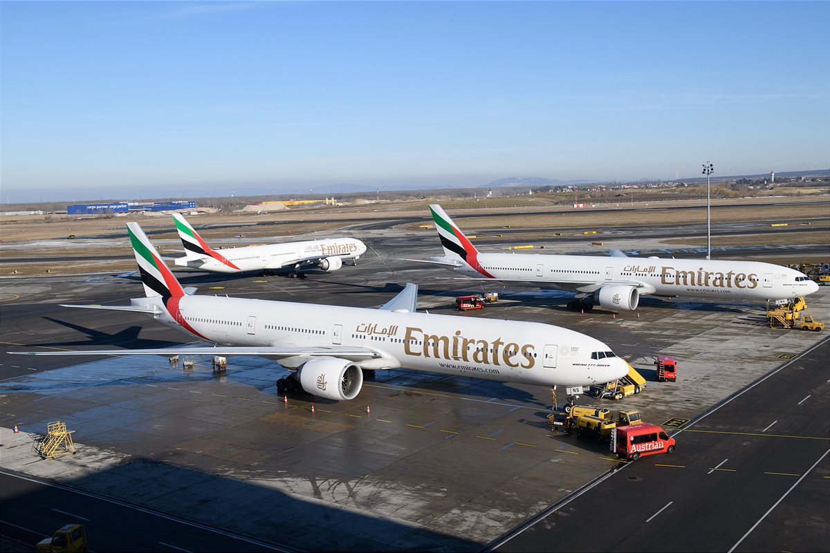 Drei Emirates Maschinen auf dem Flughafen Wien