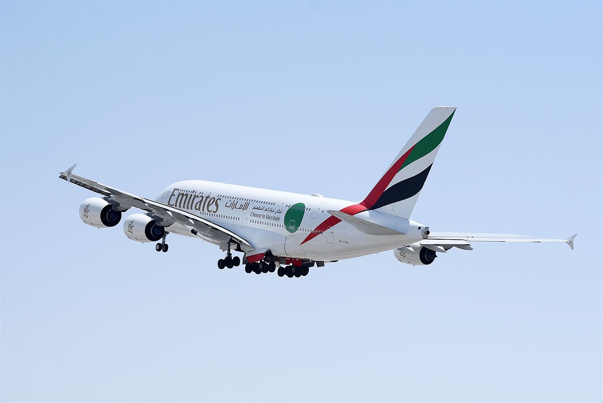 Emirates zelebriert mit Sonderflug EK2021 die beeindruckende Impfkampagne der VAE 