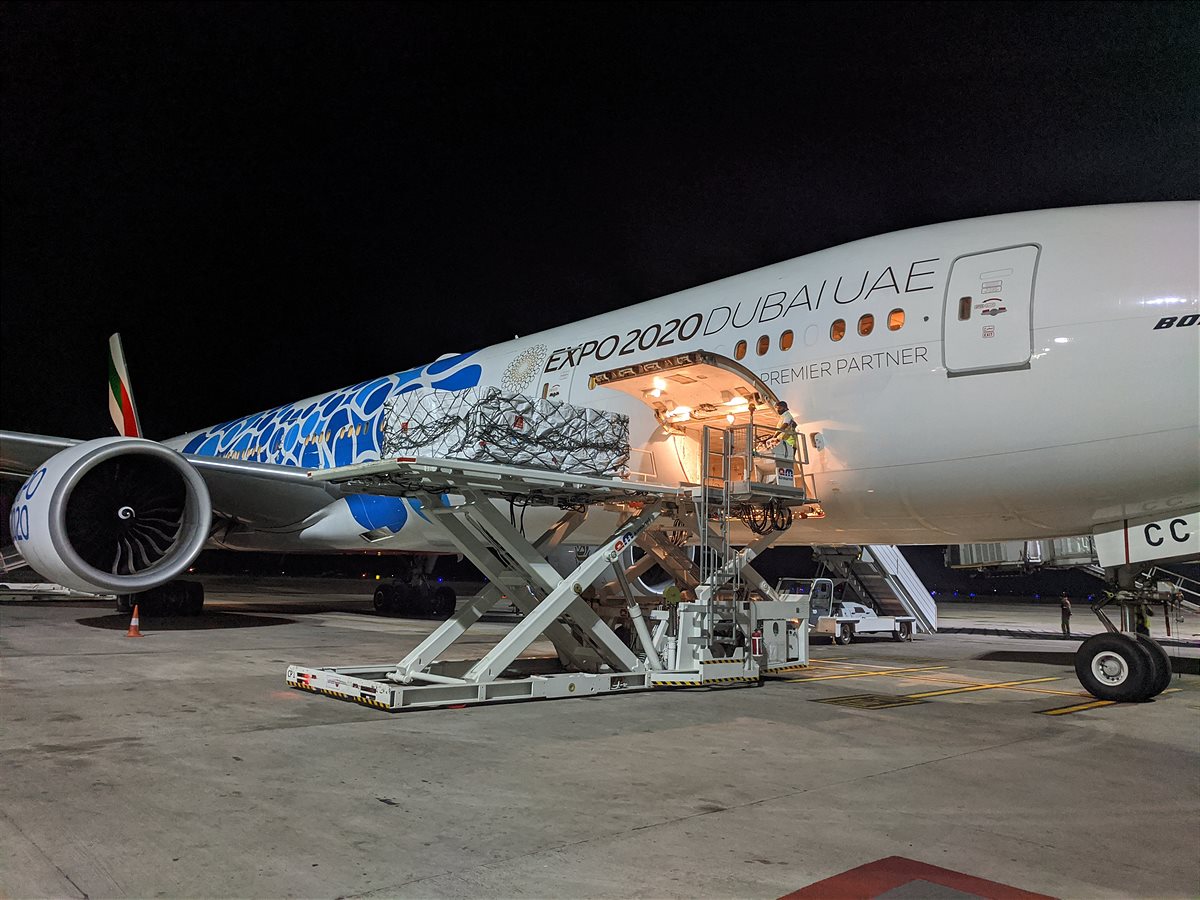 Emirates startet humanitäre Luftbrücke zum Transport dringend benötigter COVID-19-Hilfsgüter nach Indien