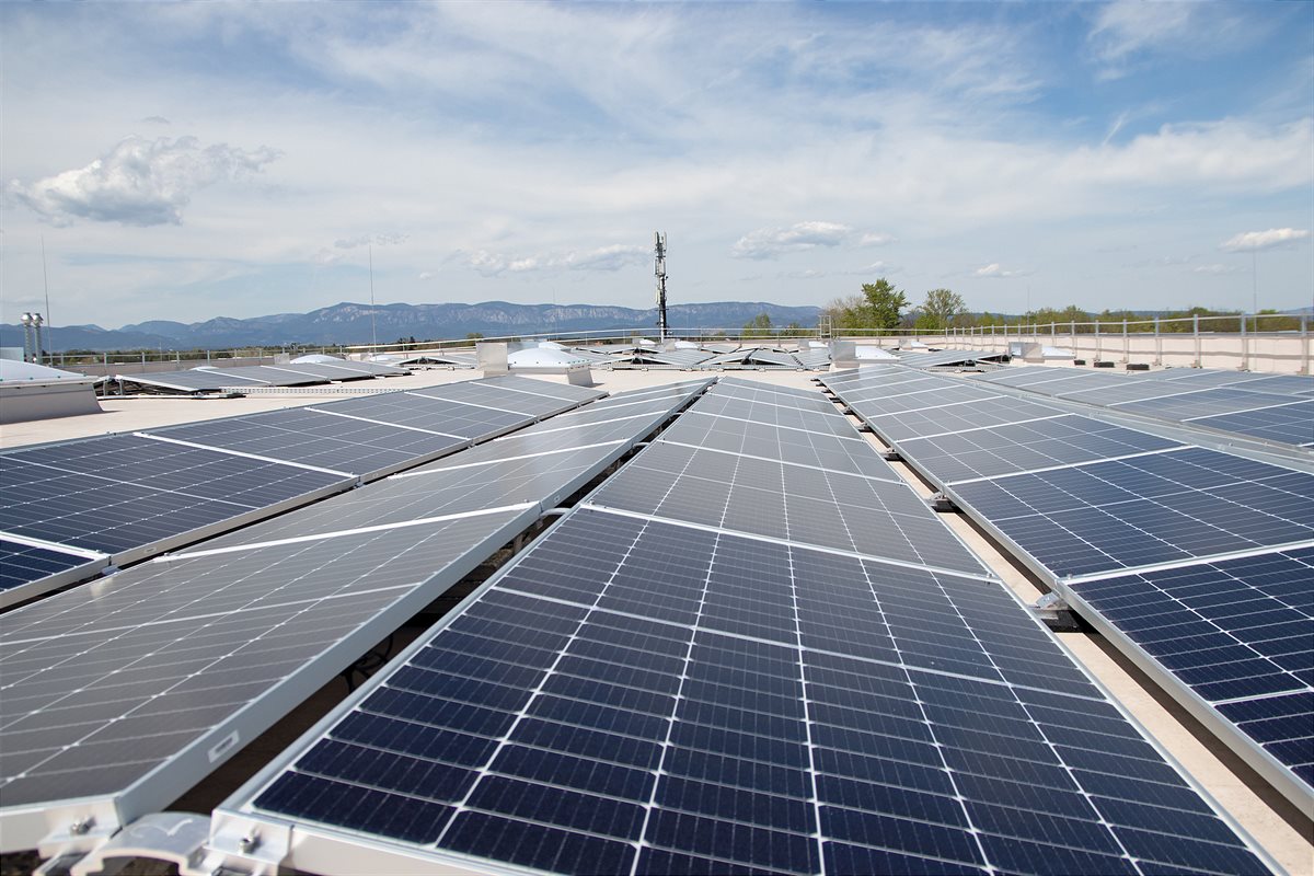 2.100 m2 große Photovoltaikanlage am Betriebsstandort von List GC im südlichen Niederösterreich