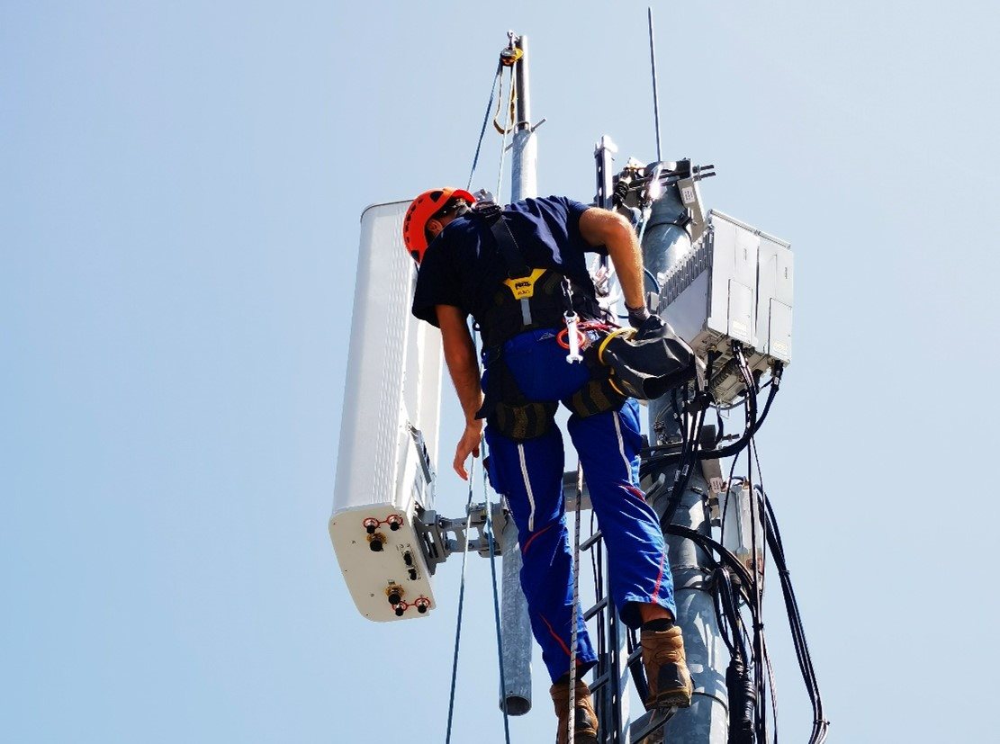 2G-, 3G-, 4G- und 5G-Abdeckung mit einer einfachen BladeAAU Pro-Einheit für Sunrise UPC