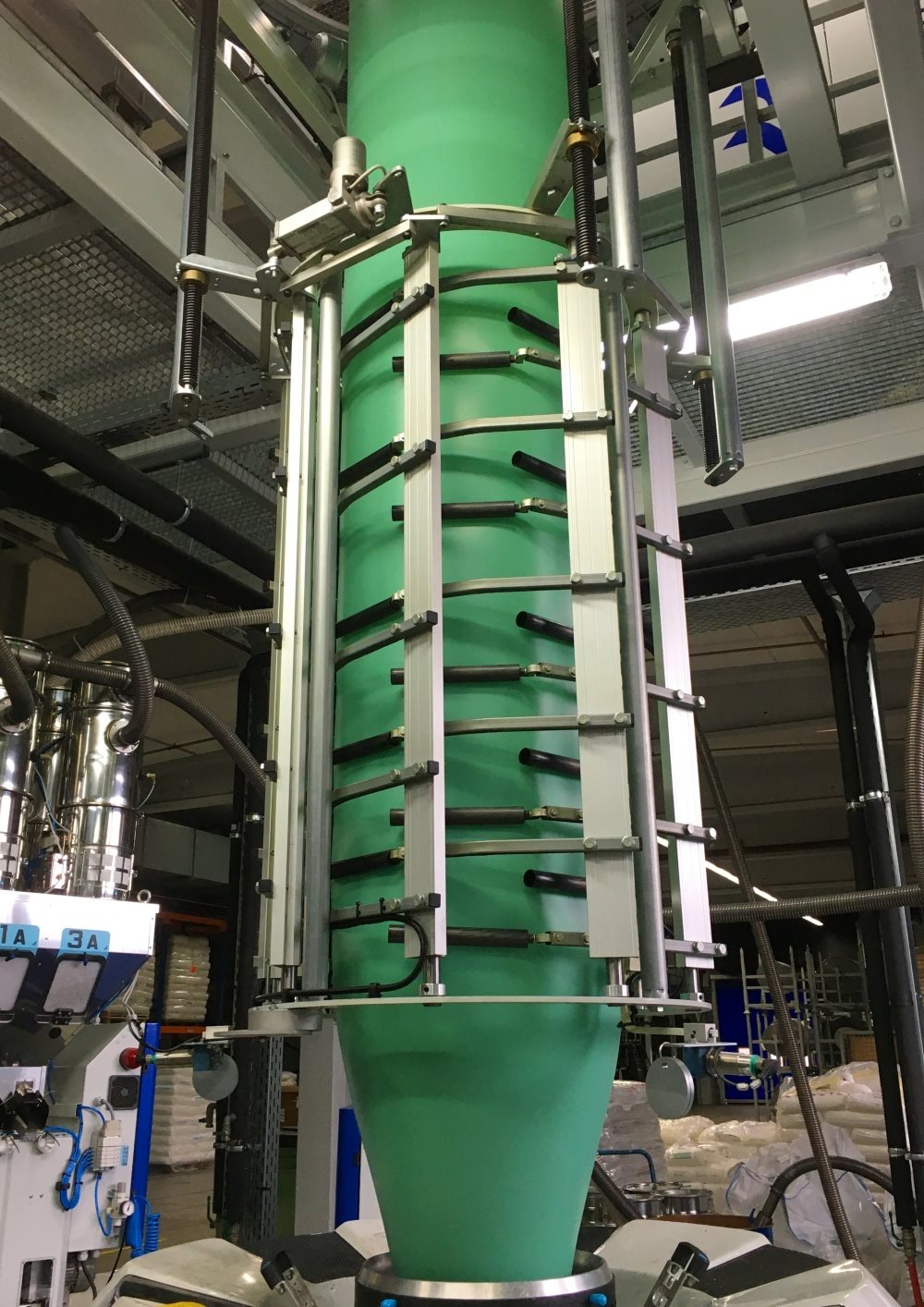 Foto 2 Regranulate werden zu neuen Blasfolien verarbeitet ©Constantia Flexibles
