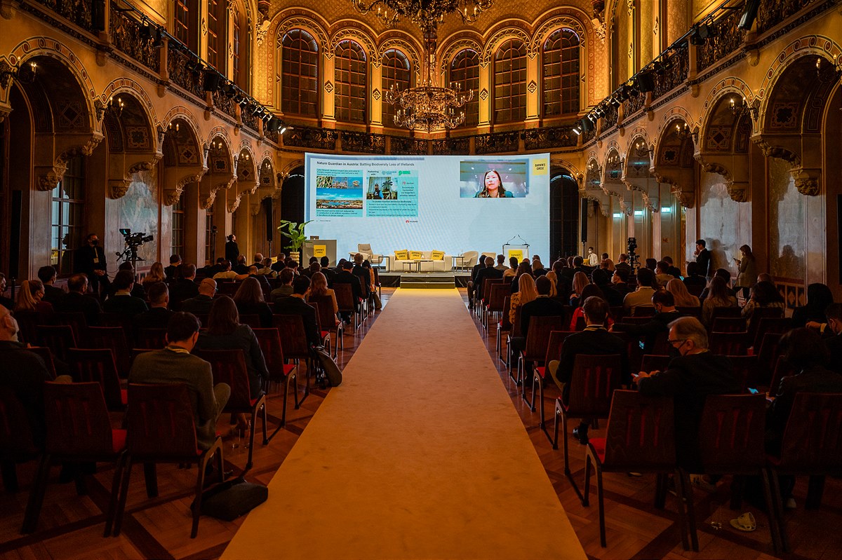 Catherine Du, , Head of TECH4ALL Digital Inclusion Program Office bei Huawei