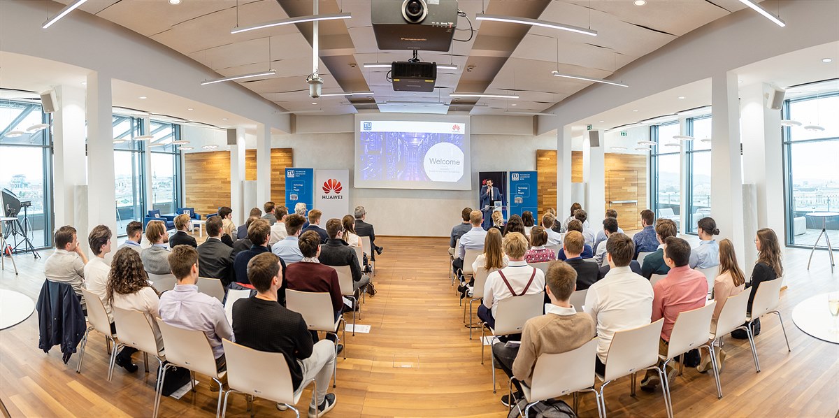 Verleihung des Huawei Seeds for the Future Scholarship 