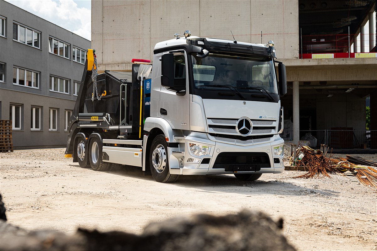 The ZF eWorX module is mounted directly behind the drivers cab on the Mercedes Benz eActros.