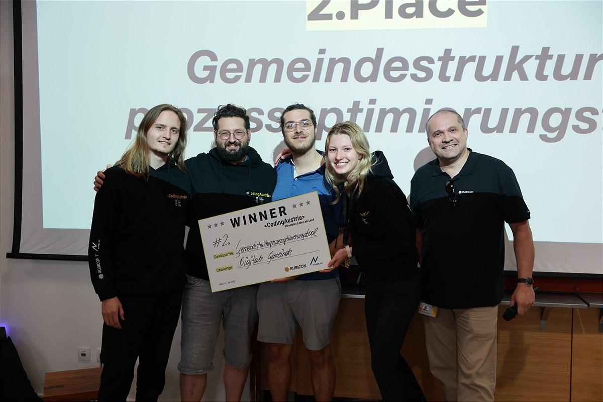 Hackathon - Peter Grassnigg mit Siegerteam
