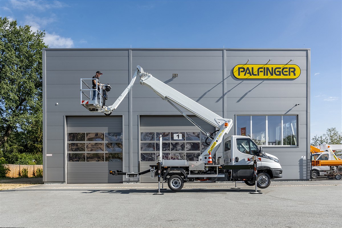 The P 250 BK and the P 280 CK - PALFINGER’s first emission-free aerial work platforms - will be presented at bauma, the photo shows the P 250 BK. 