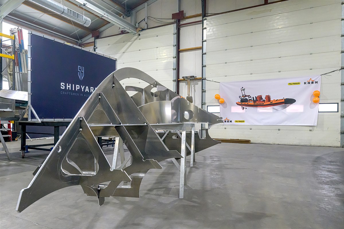 Der Kiel des Rettungsboot-Prototyps in Dronrijp, Niederlande, wo der robuste Rumpf des ersten Prototyps produziert wird