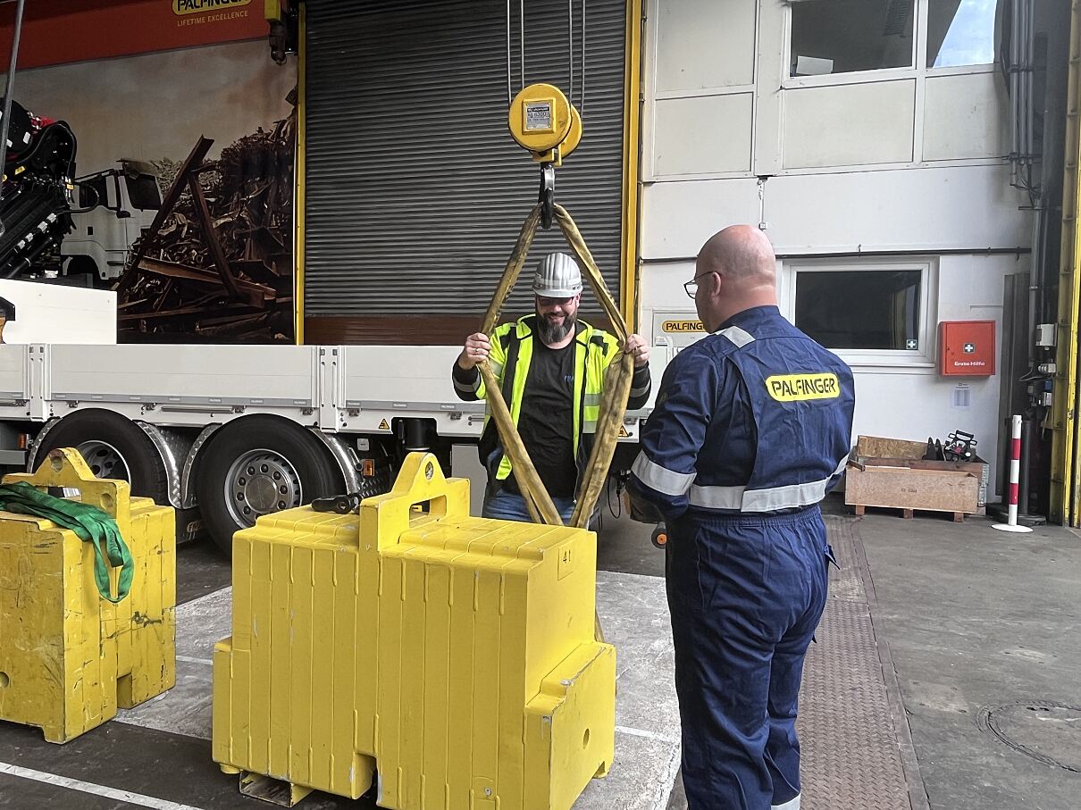 PALFINGER MARINE now covers the inspection of safety measures on cranes and hoists for offshore wind turbines with a new qualification course that is unique worldwide.