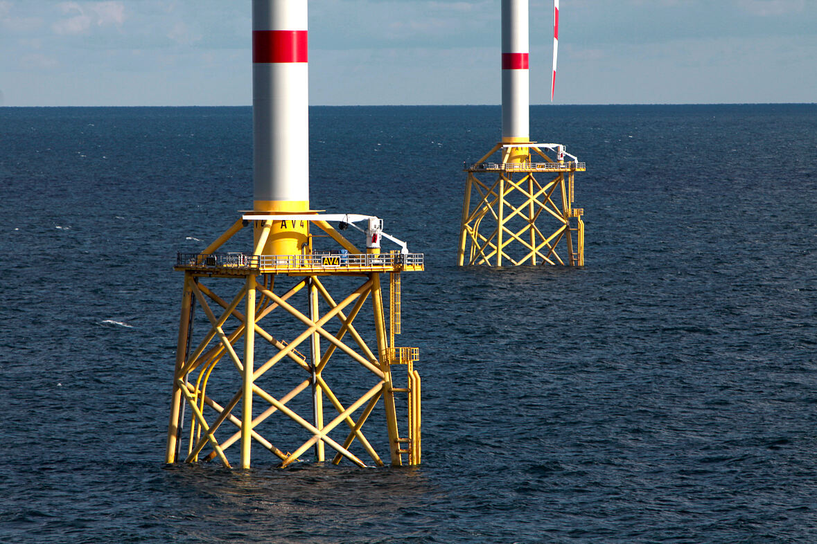 PALFINGER stiff boom cranes – a perfect fit for offshore transition platforms