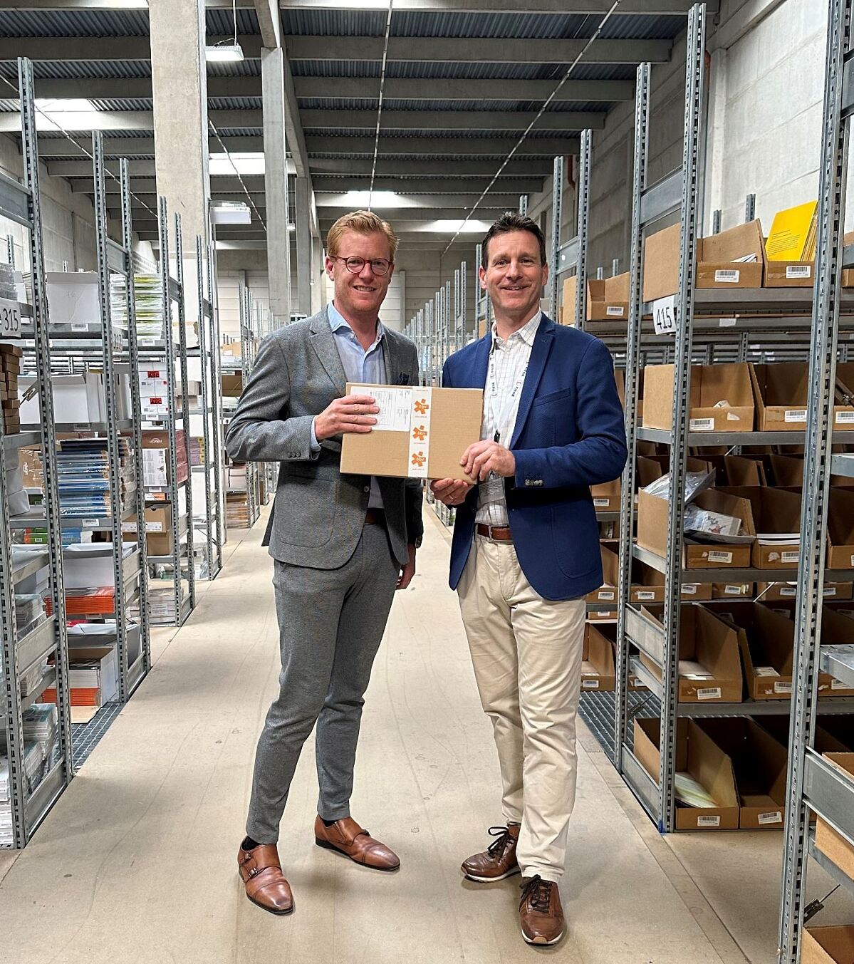 Maximilian Schulyok, Geschäftsführer öbv, gemeinsam mit Michael Jahn, Geschäftsführer FIEGE (rechts)
