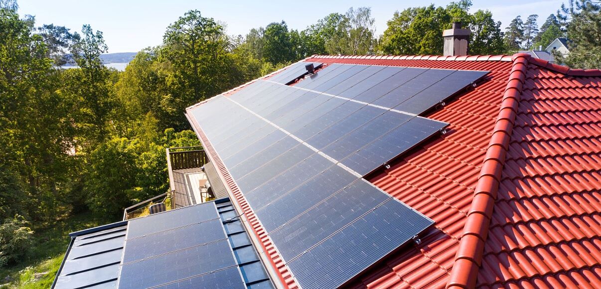 Solarmodule auf Dach 