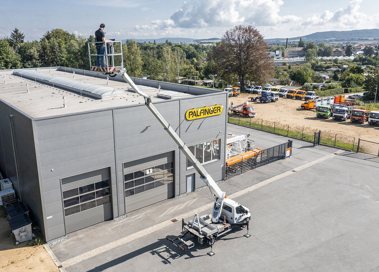 World market leader PALFINGER presents a range of the latest applications at APEX, with the P 250 BK eDRIVE emission-free access platform leading the way.