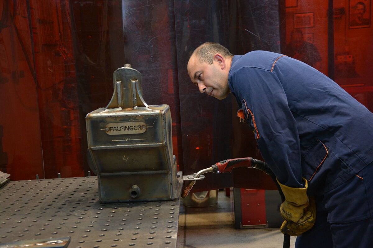 Die Teilnehmer des PALFINGER Weld Cup mussten komplexe und herausfordernde Aufgaben lösen.