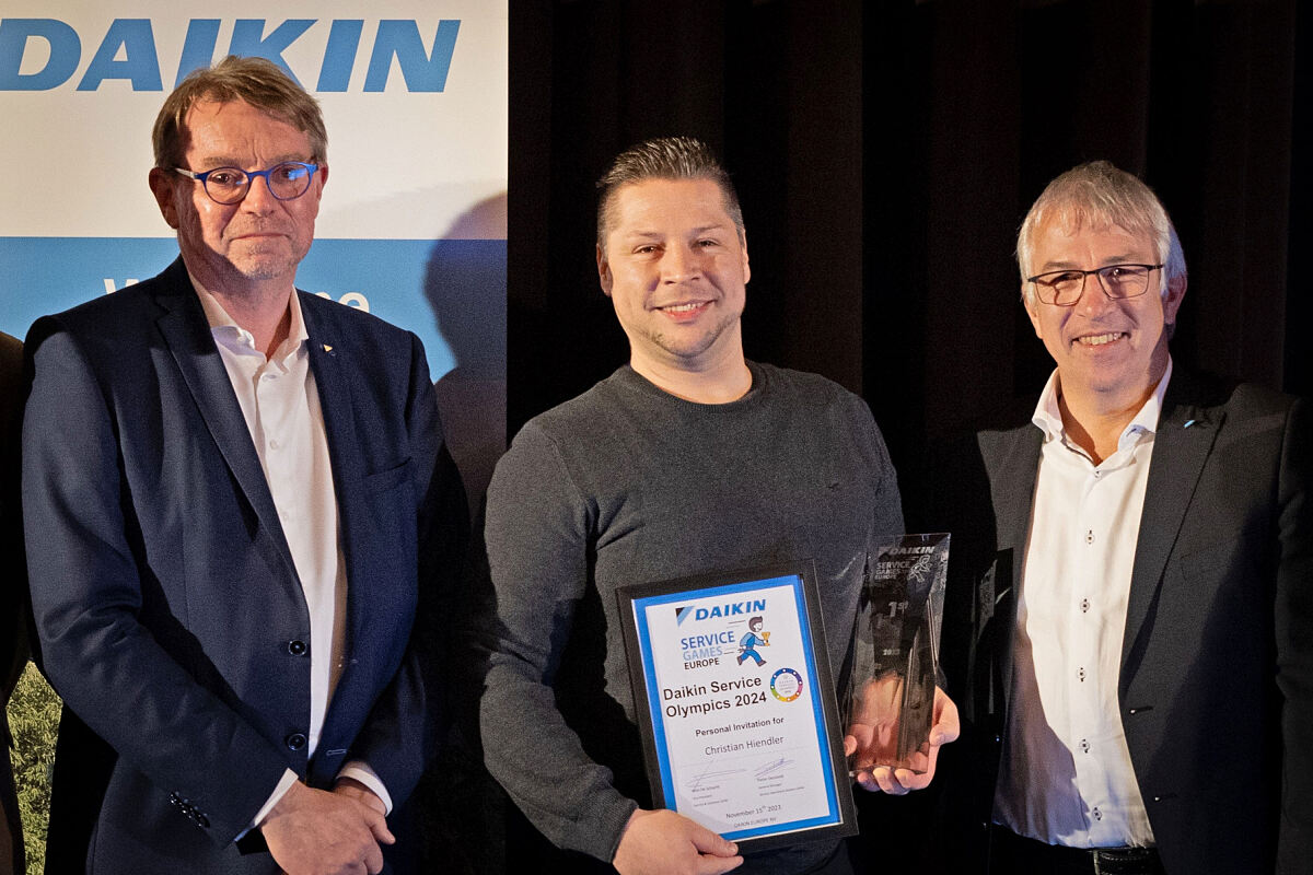 Christian Hiendler (Mitte) ging als Sieger der Daikin Europe Service Games 2023 hervor
