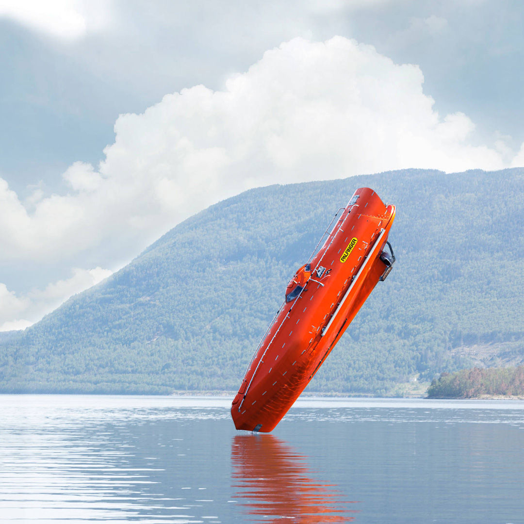 Image of a PALFINGER MARINE free-fall lifeboat