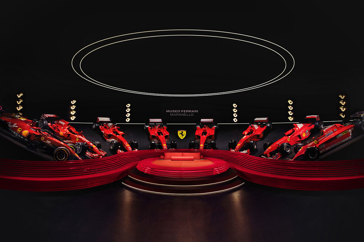 Verbringe die Nacht im Ferrari-Museum 