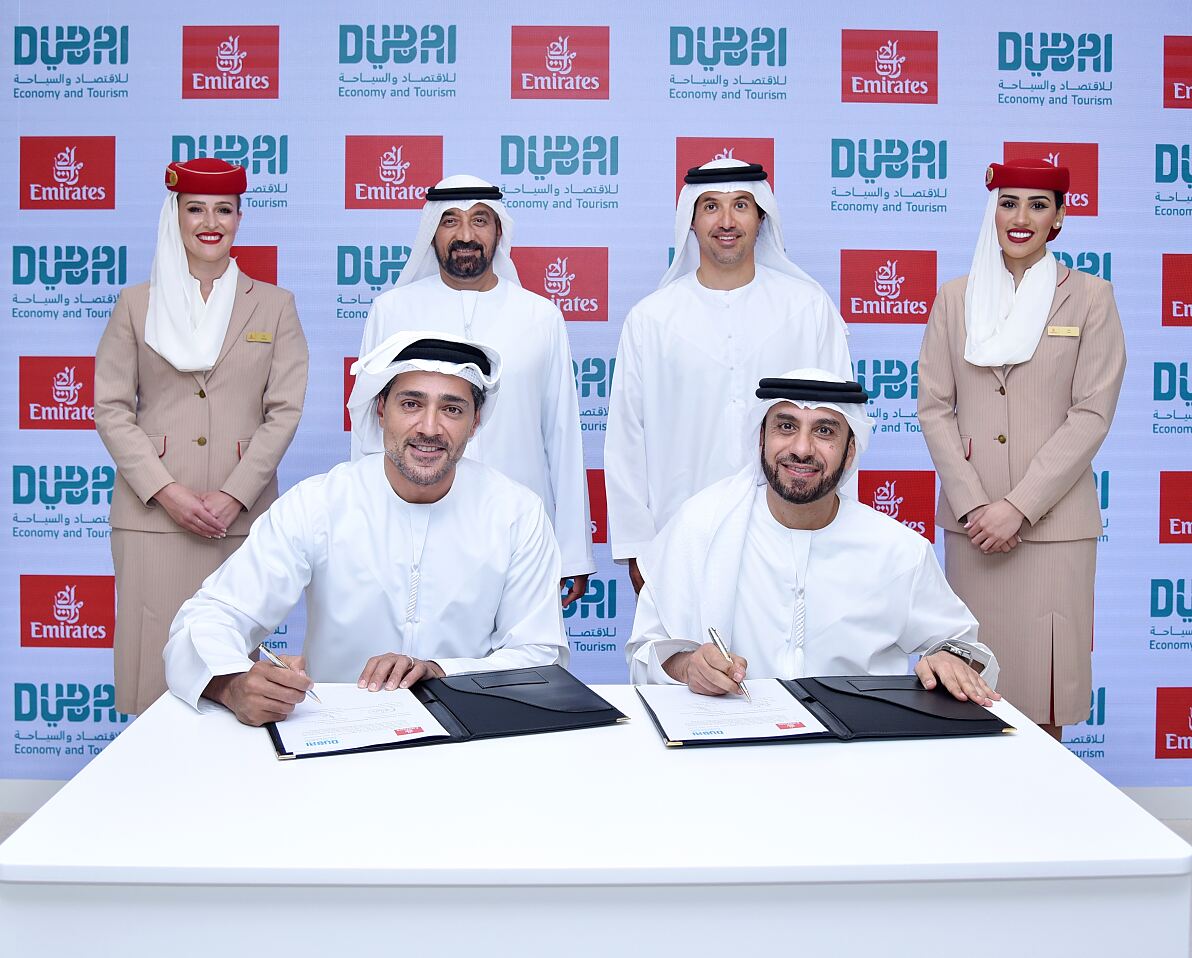 Scheich Ahmed bin Saeed Al Maktoum, Helal Saeed Almarri, Issam Kazim und Adnan Kazim unterzeichneten die Partnerschaft.