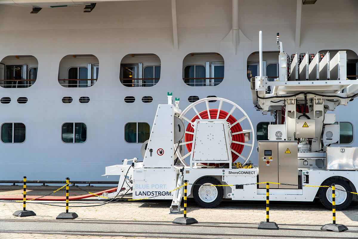 Costa Diadema nutzt Landstrom aus Kiel