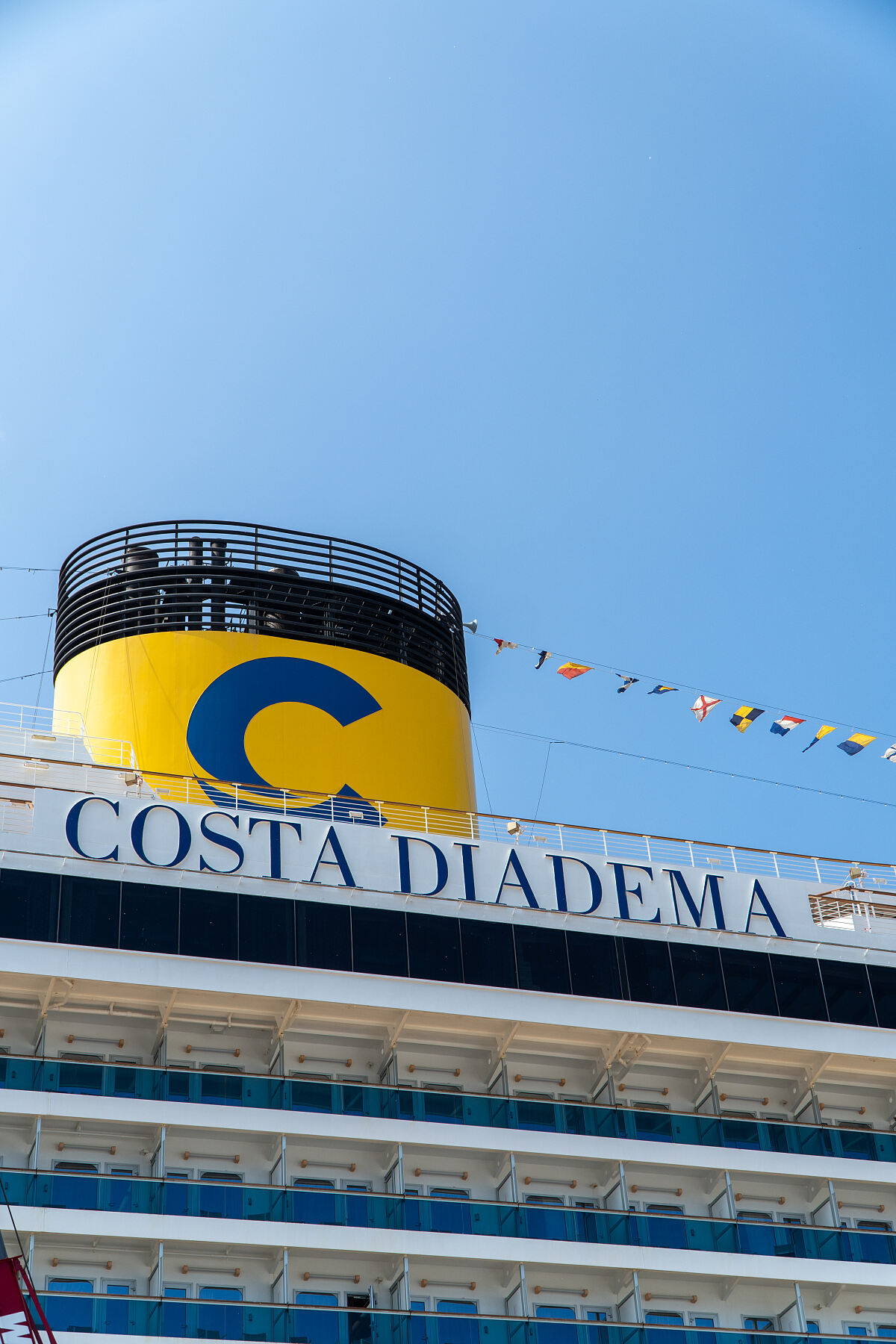 Costa Diadema nutzt Landstrom aus Kiel