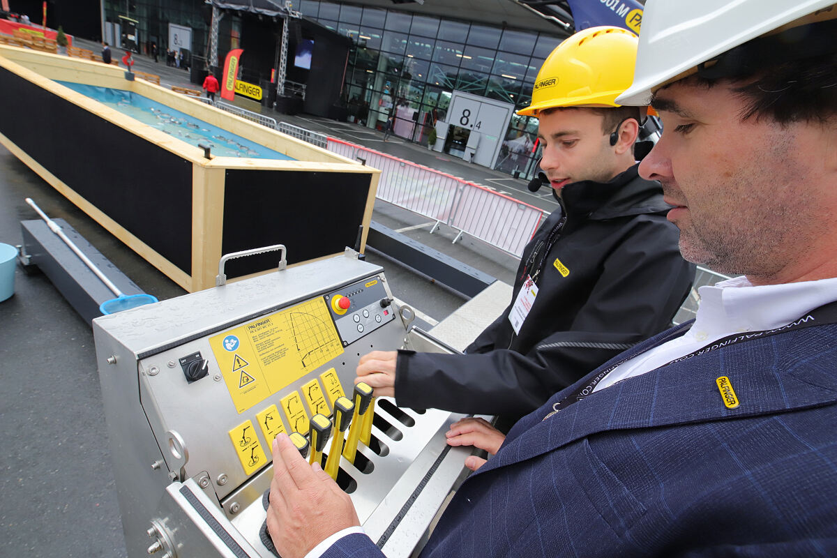 In the Action Park, a total of 3,500 visitors were able to experience and try out PALFINGER MARINE solutions up close, such as the PK 6.501 M foldable knuckle boom crane at the fishing game.