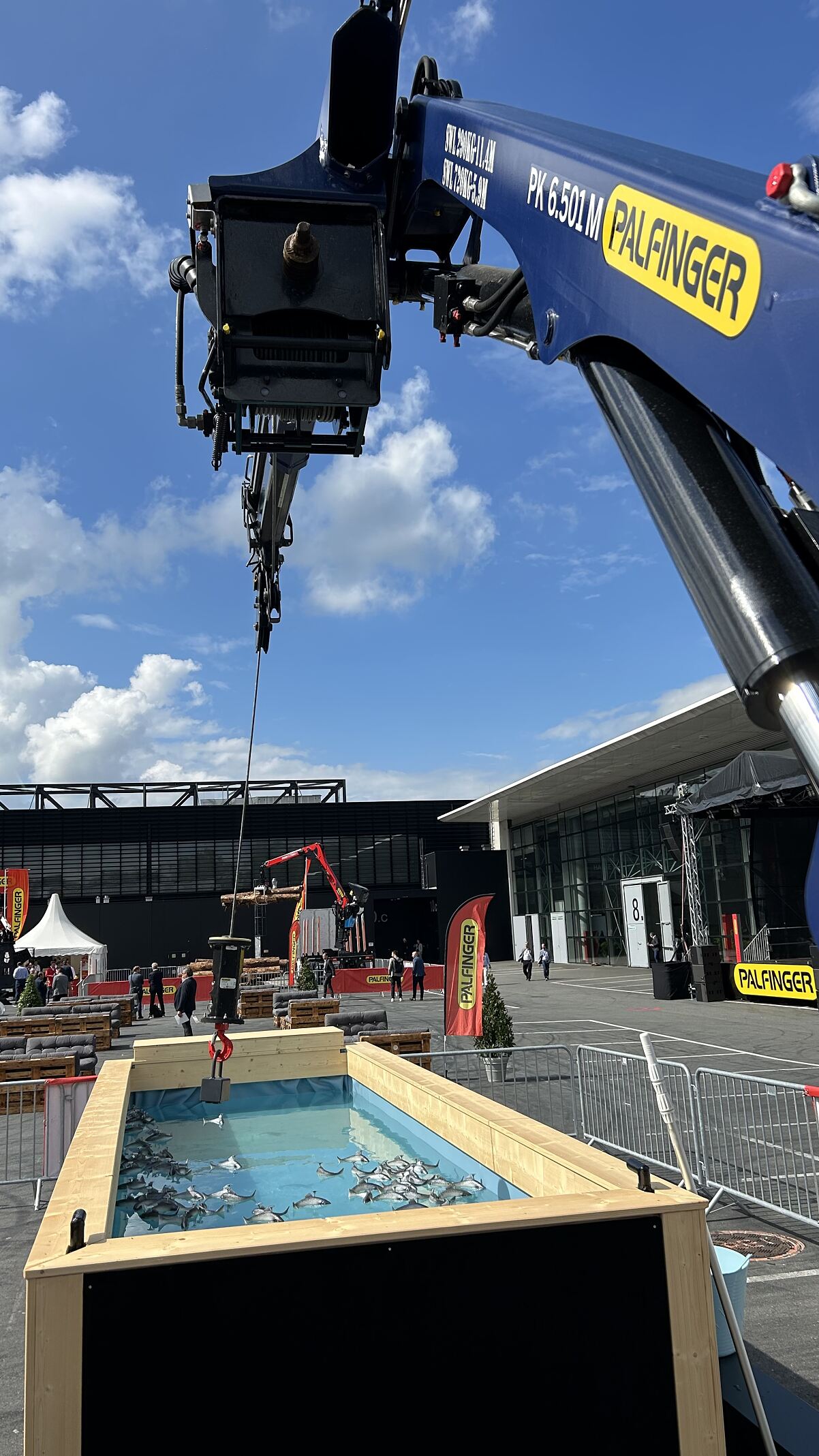 In the Action Park, a total of 3,500 visitors were able to experience and try out PALFINGER MARINE solutions up close, such as the PK 6.501 M foldable knuckle boom crane at the fishing game.