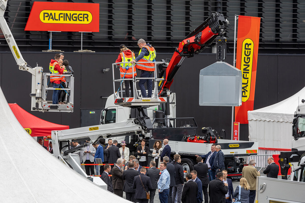 Around 3,200 visitors from more than 60 countries accepted PALFINGERs invitation to Salzburg, where all the product highlights could be experienced up close. © PALFINGER