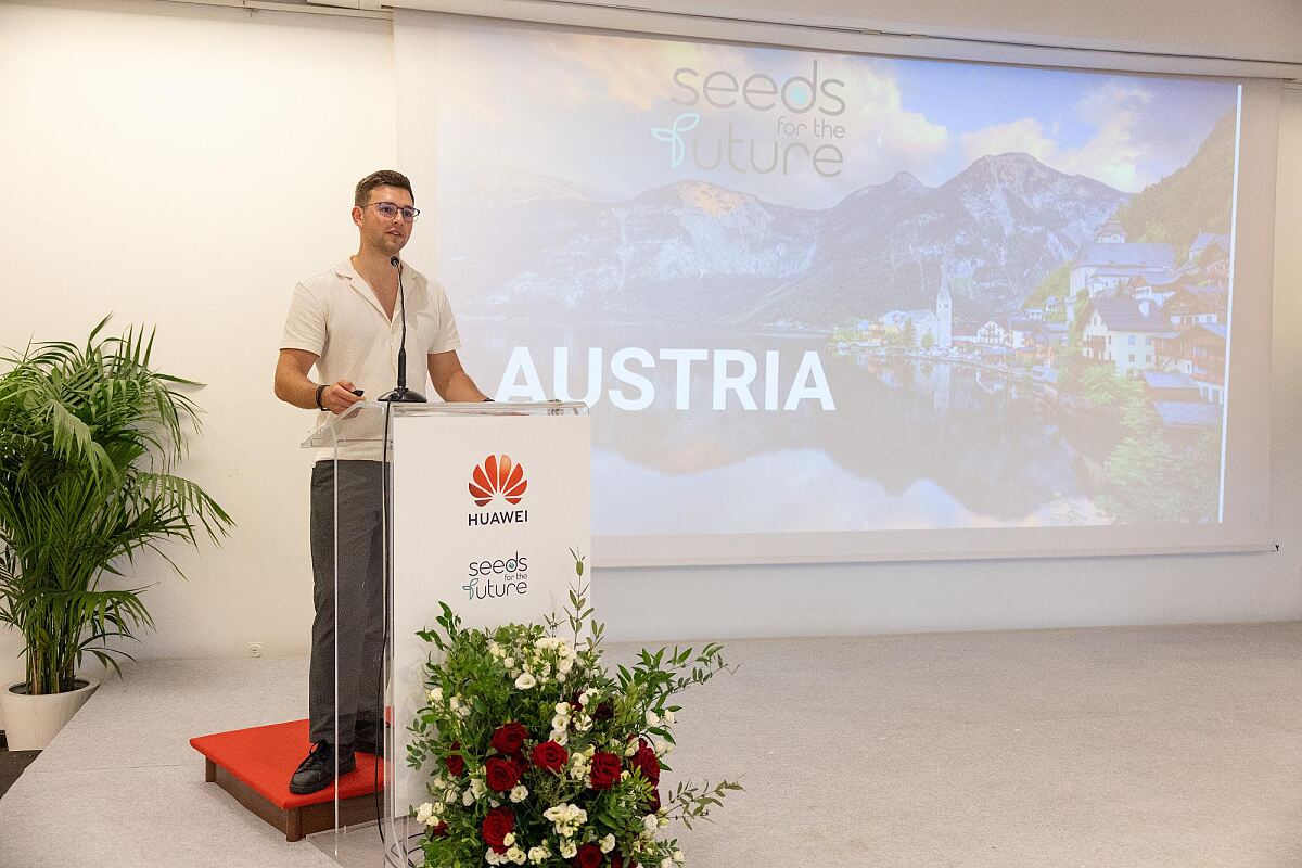 Martin Höck, Student der TU Graz, bei der Österreich-Präsentation im Rahmen des „Seeds for the Future“-Programms 2024 in Rom.