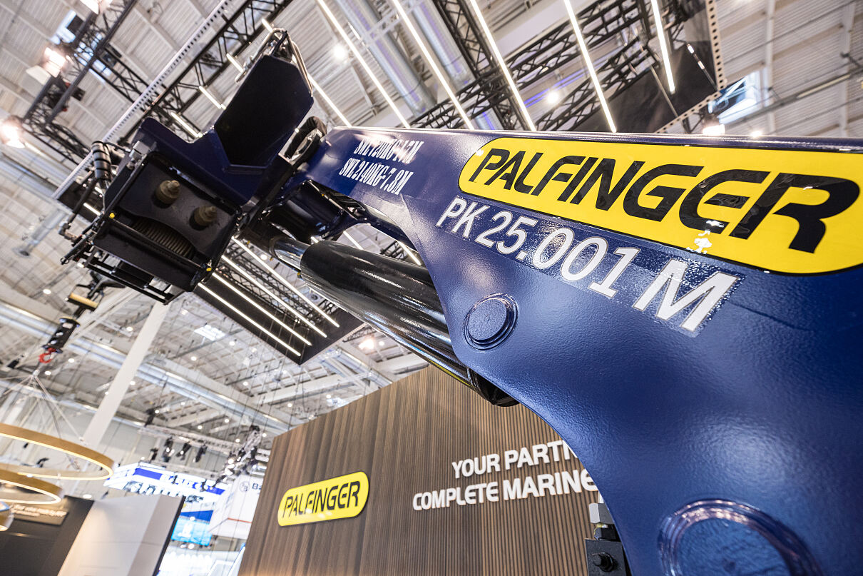 The PK 25.001 M crane at the center of the stand captivated especially many visitors due to its robust construction and versatile range of applications