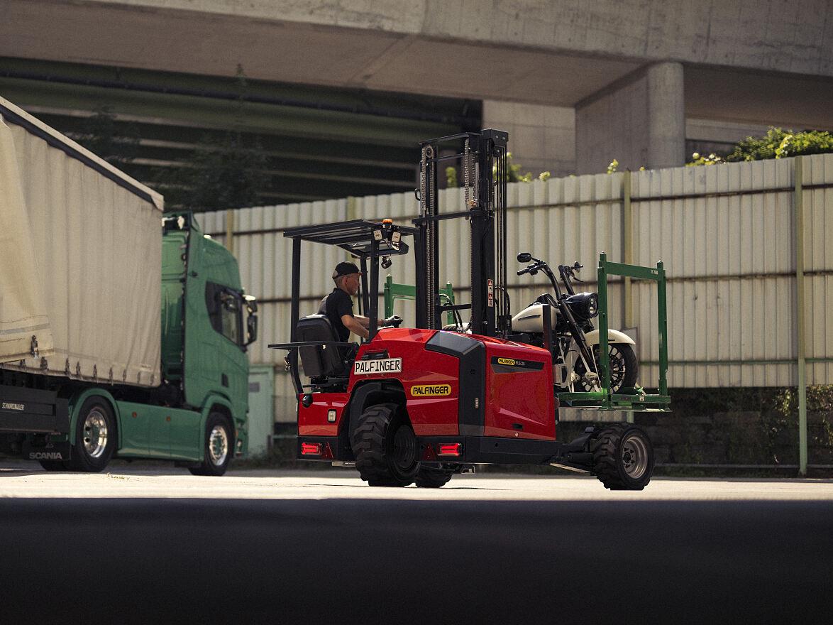 The new PALFINGER FLS 25 truck mounted forklift 